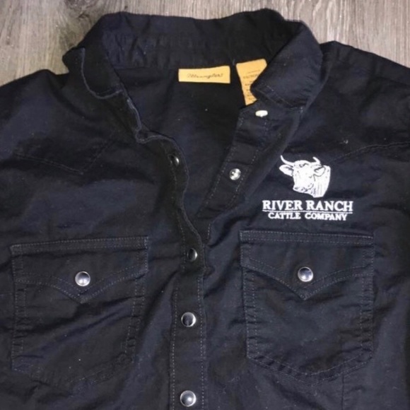 Wrangler button down - Picture 2 of 5